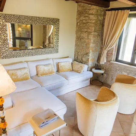 Tenuta Colfiorito Apartment *